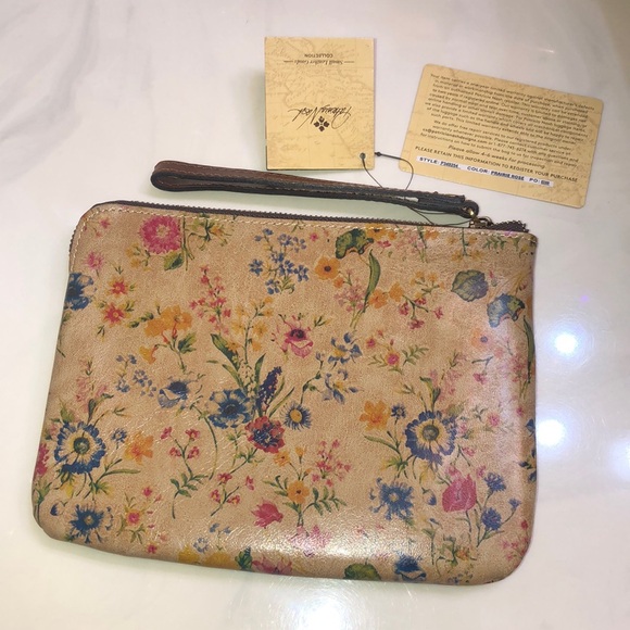 Patricia Nash Cassini Full Grain Leather Wristlet Prairie Rose Print NWT & Card - Picture 9 of 13